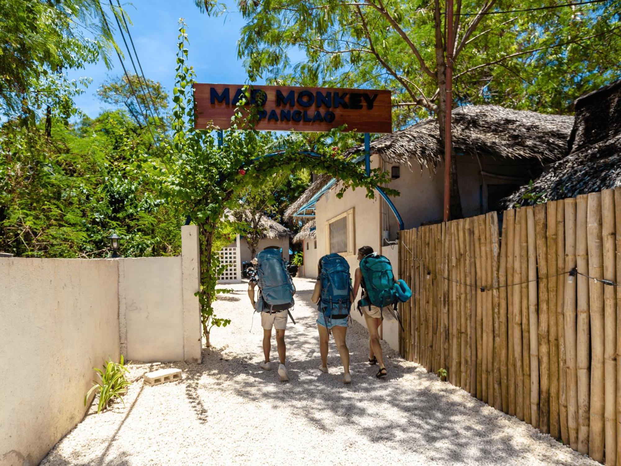 Mad Monkey Panglao Vandrehjem Eksteriør billede
